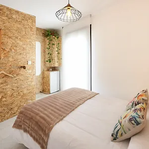 & Bar Hotel